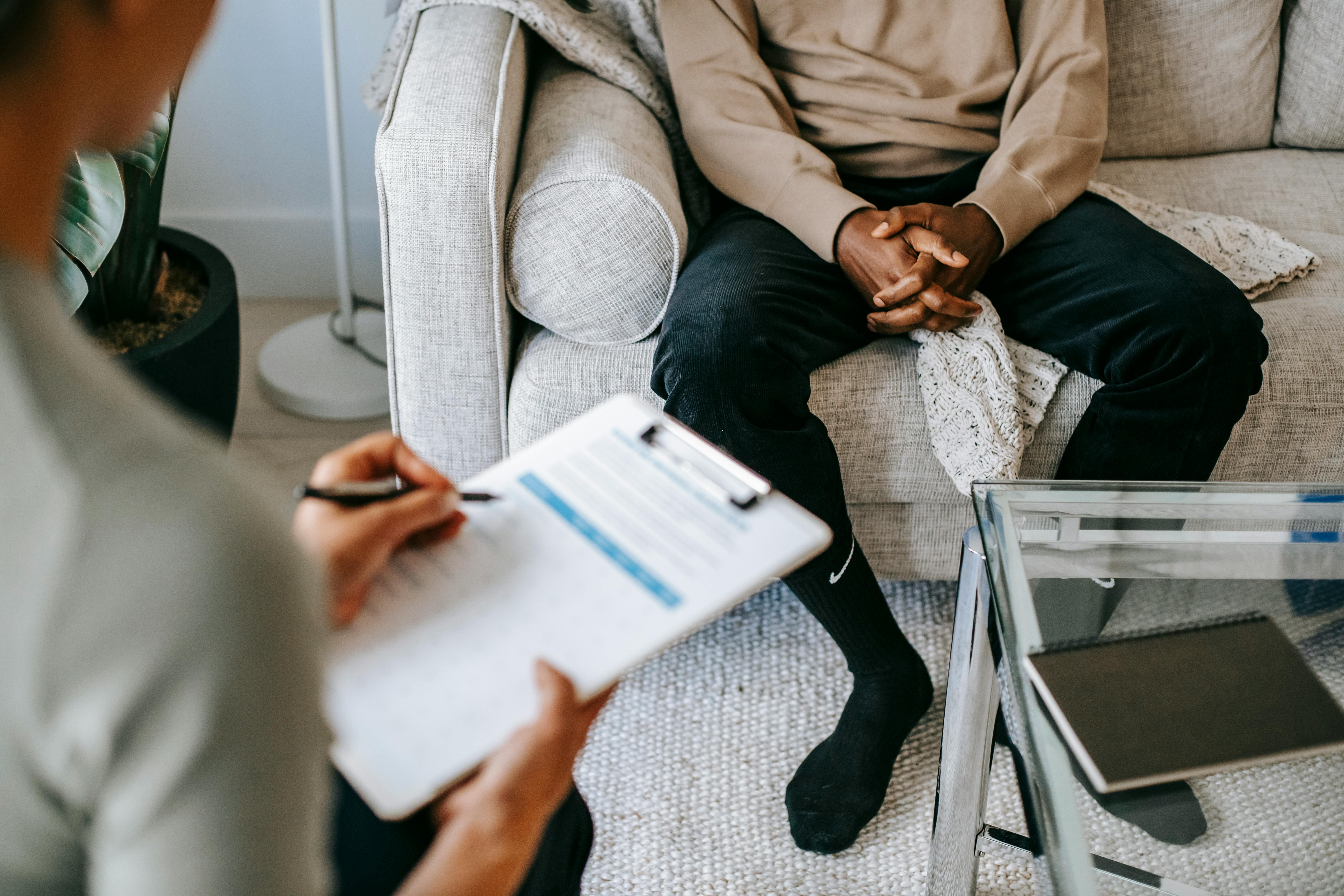 Therapy-Speak-Glossar: Wichtige Begriffe der Therapiesprache im Alltag