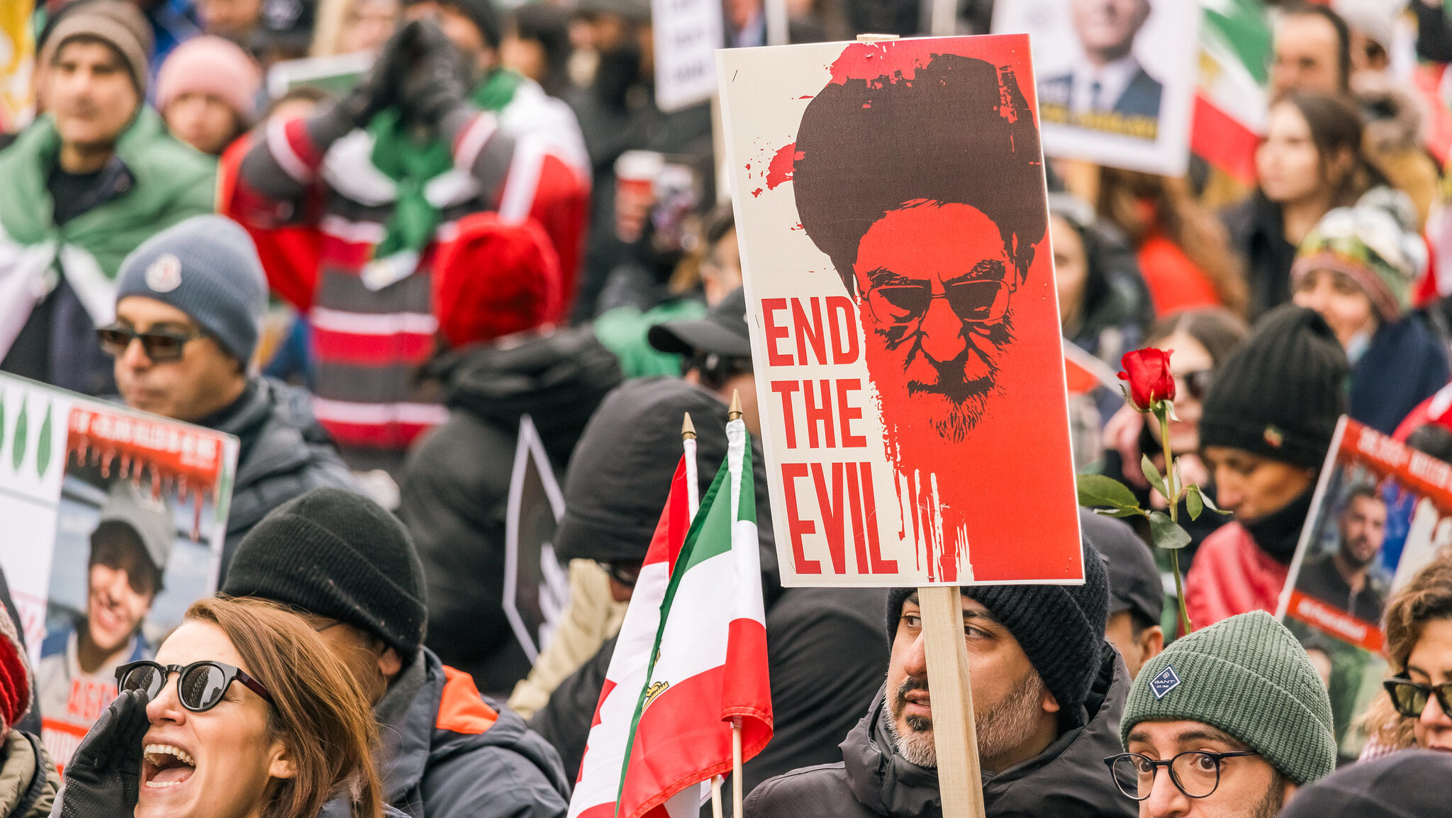 “Überall siehst du die blutigen Handabdrücke”: Wie S. die Proteste im Iran miterlebte