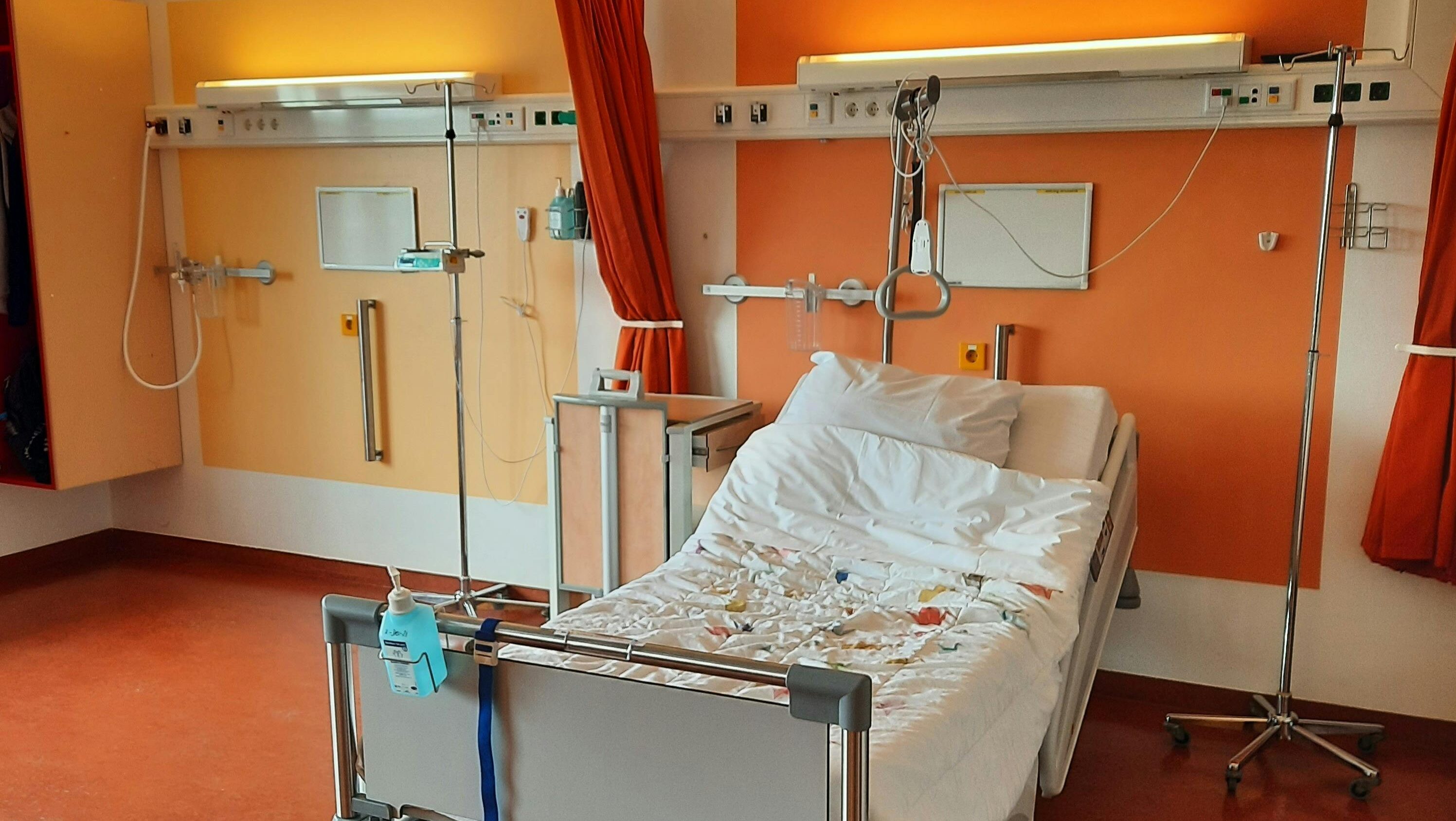 Unwürdige Debatte um Gastpatient:innen: Niederösterreich schiebt Kosten und Verantwortung nach Wien