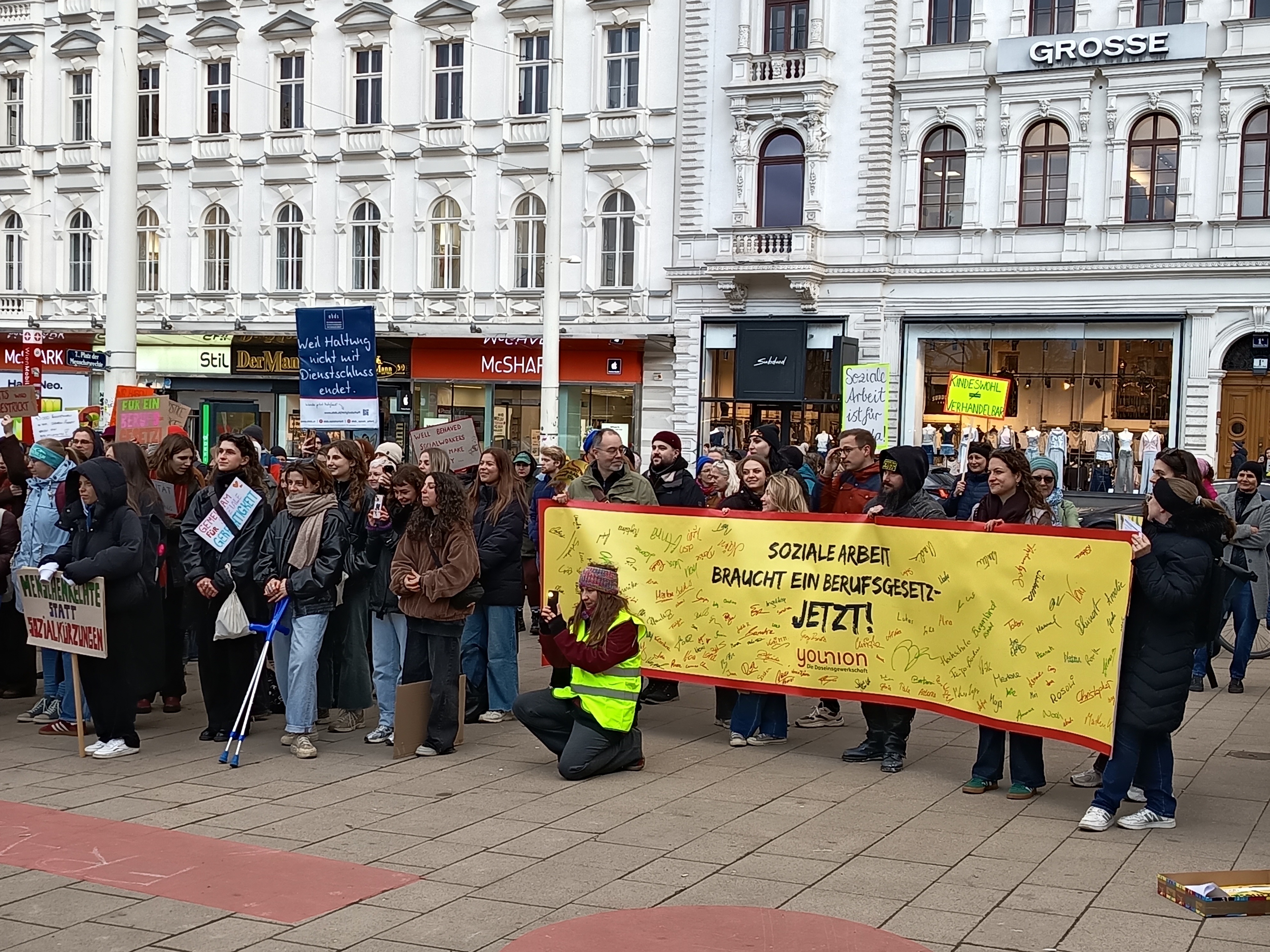 Warum Sozialarbeiter:innen für ein Berufsgesetz protestieren