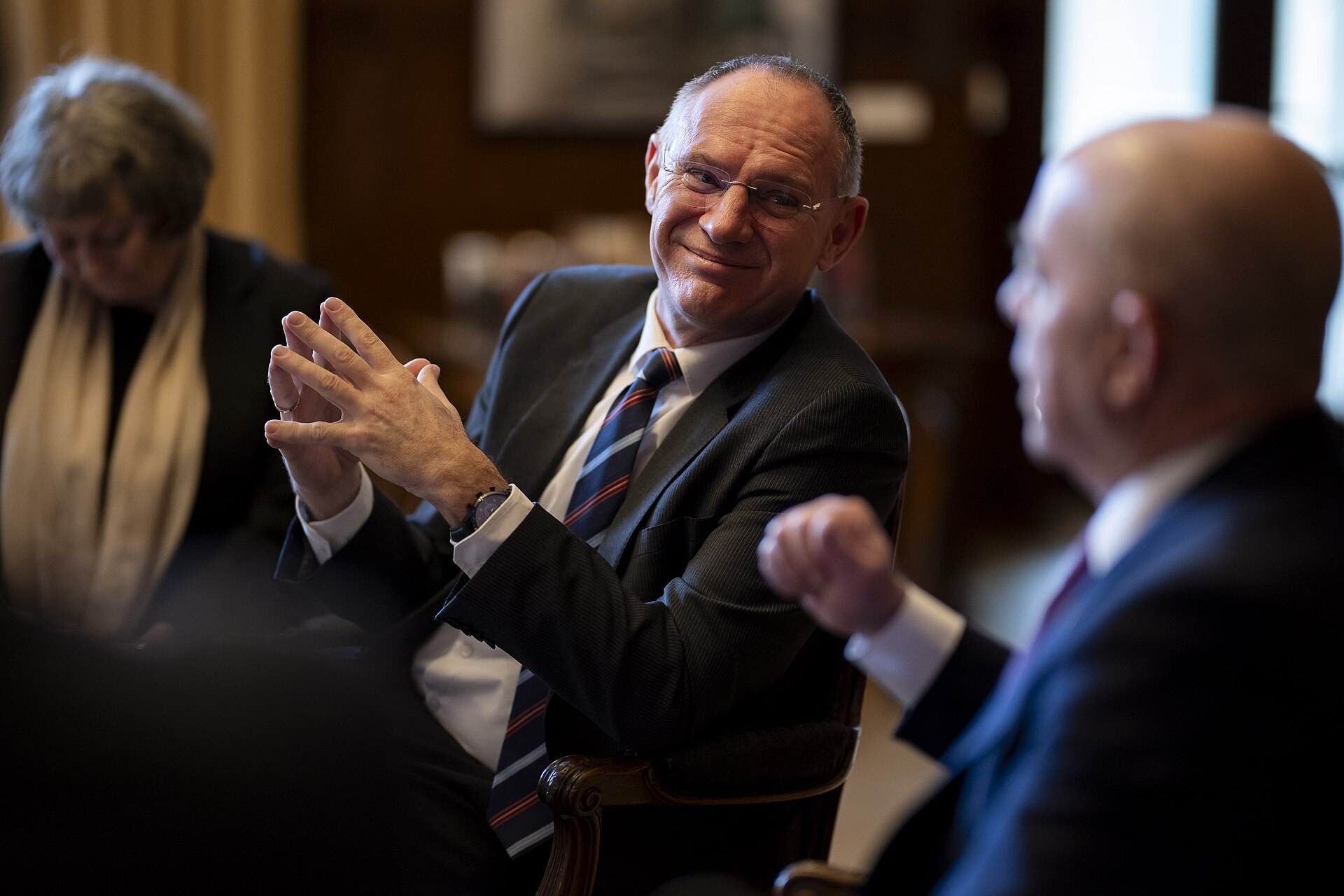 Faktencheck: Mehr Abschiebungen als Asylanträge? Ein Schummelminister gepackt von der Abschiebelust